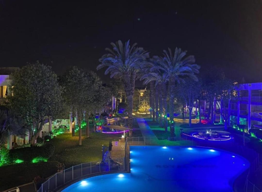 Luxury Queen Royal Park 엘라트 외부 사진